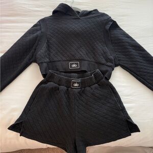ALO Yoga Black Quilted Sweatshirt set